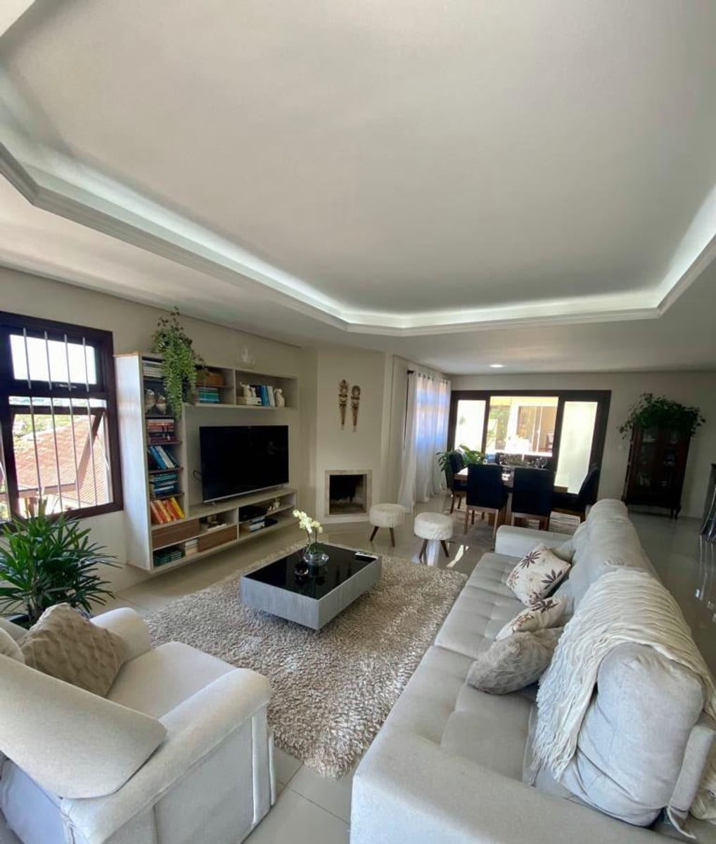 Casa com varanda e lareira em Novo Hamburgo - Ideal, à venda