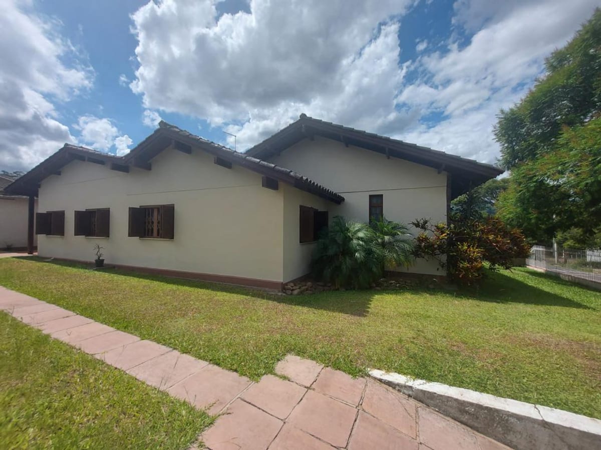 Casa Plana em Hamburgo Velho, Novo Hamburgo - Churrasqueira, Terraço e Quiosque