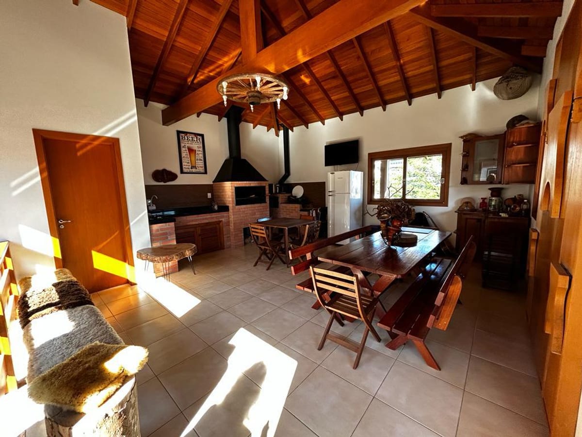 Casa à venda em Novo Hamburgo, Bairro Operário, com piscina privativa e salão de festas
