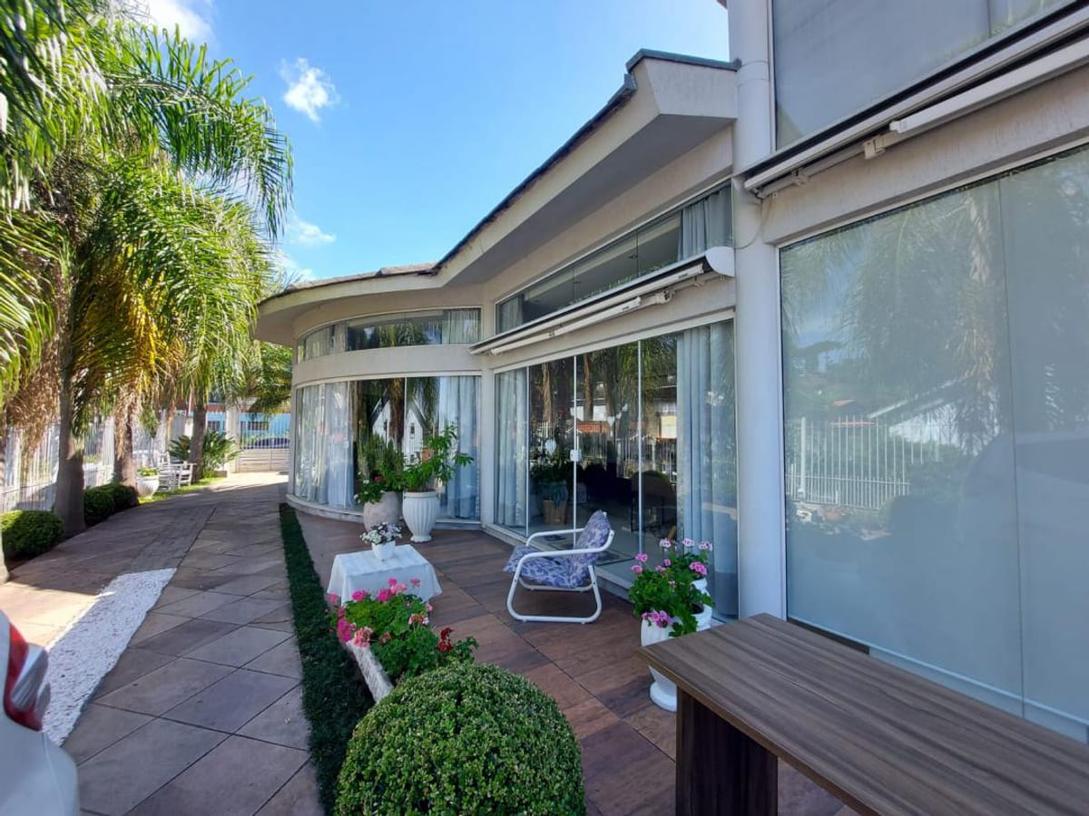 Casa à venda em Novo Hamburgo - Boa Vista - Com closet, hidromassagem e vista panorâmica
