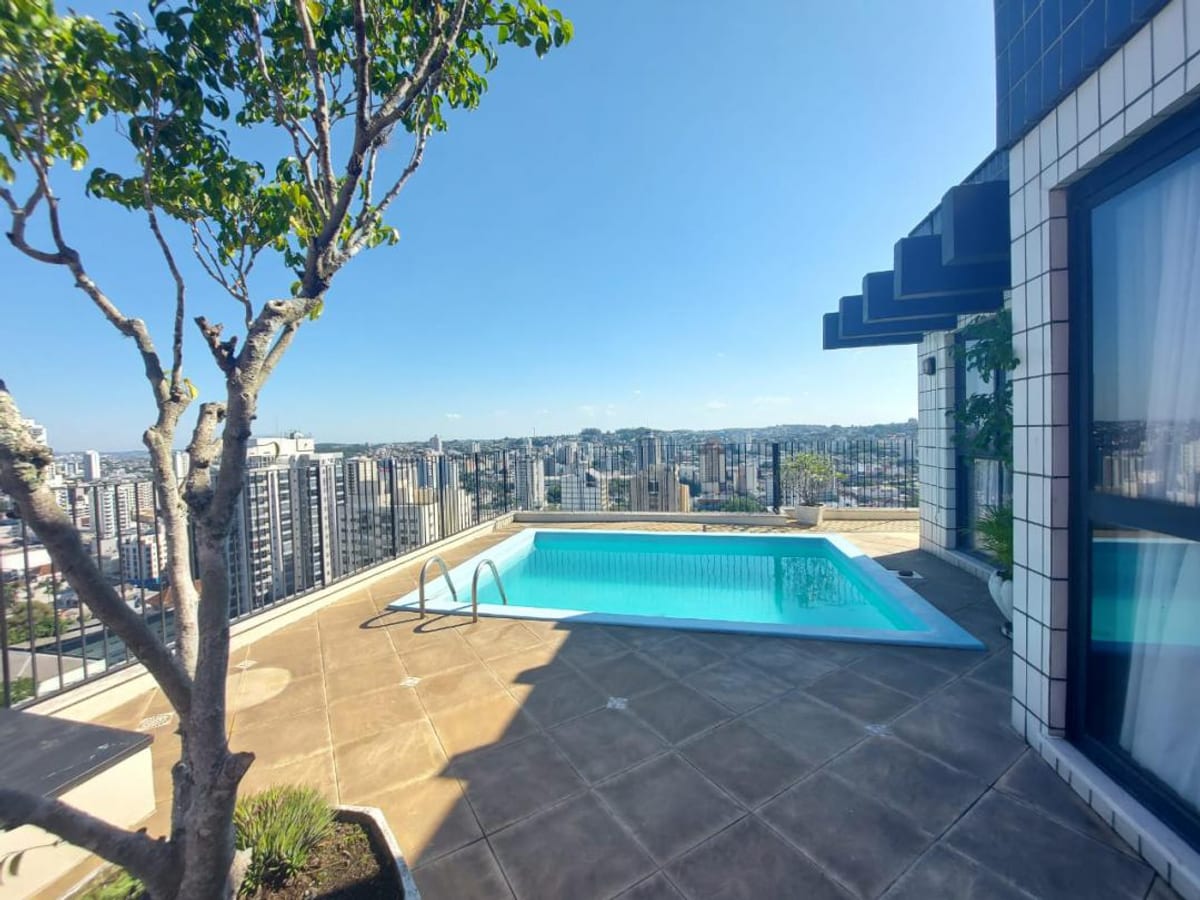 Cobertura à venda em Novo Hamburgo, Centro - Com churrasqueira, lareira e piscina privativa